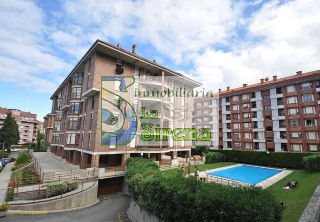 Foto 2 de Piso en venta en paseo Menéndez Pelayo de 2 habitaciones con terraza y piscina