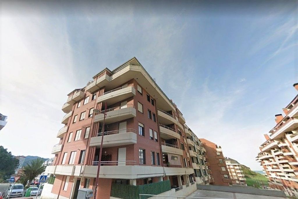 Foto 2 de Ático en venta en calle Teresa Calculta de 2 habitaciones con terraza y garaje