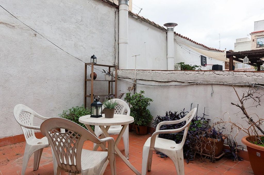 Foto 2 de Piso en venta en El Gòtic de 4 habitaciones con terraza y balcón