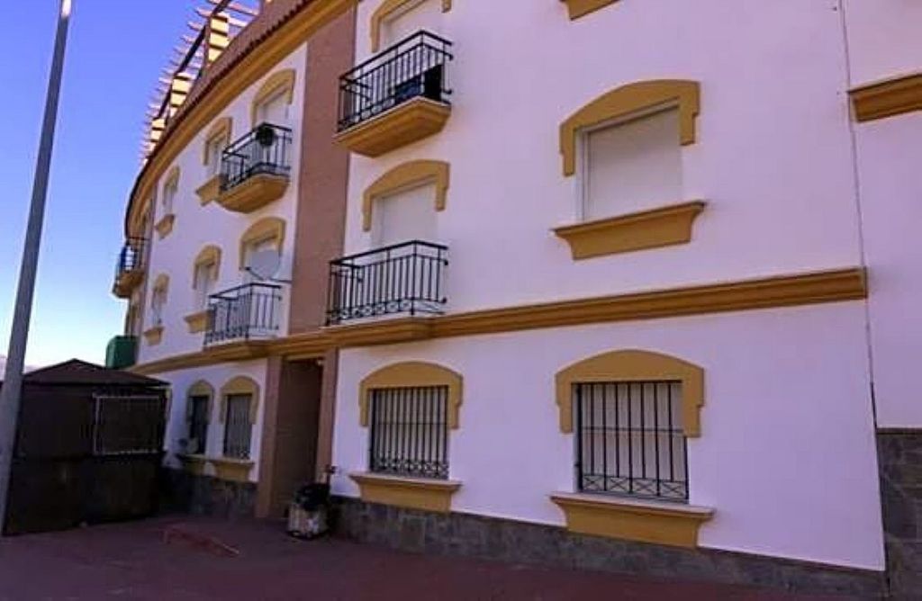 Foto 1 de Piso en venta en Guaro de 2 habitaciones con piscina y garaje