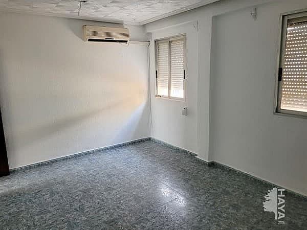 Foto 2 de Venta de piso en Benicalap de 5 habitaciones y 59 m²