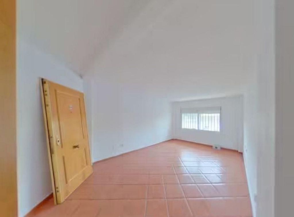 Foto 2 de Piso en venta en El Pinillo de 3 habitaciones con terraza y ascensor