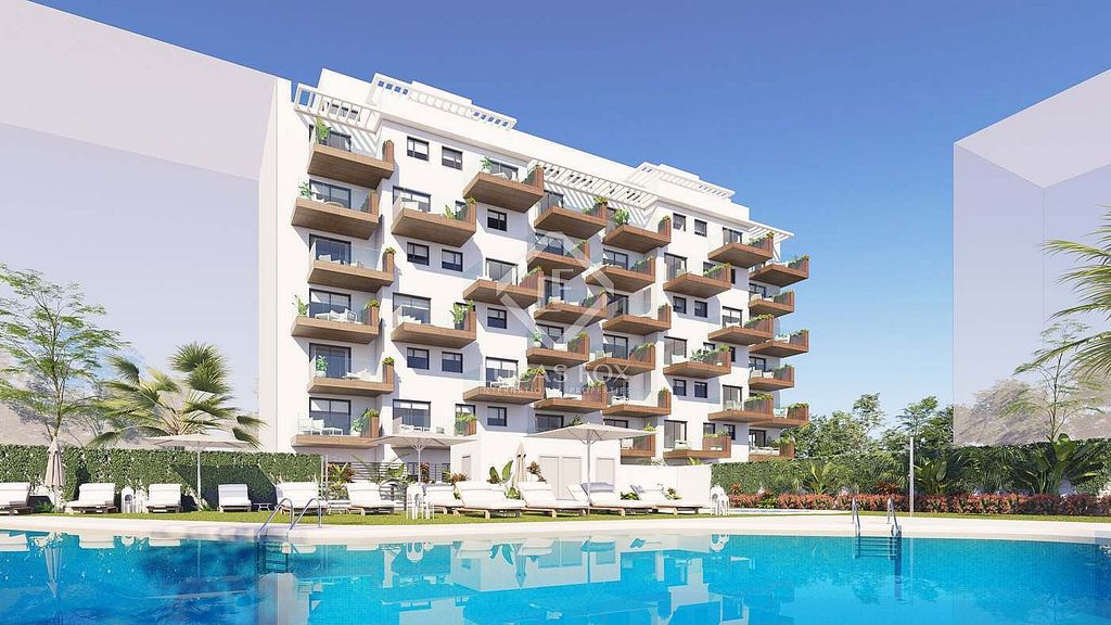 Foto 1 de Apartamento en venta en Vélez-Málaga de 3 habitaciones con terraza y piscina