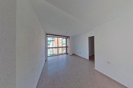 Foto 2 de Piso en venta en calle Fuencaliente de 3 habitaciones con terraza y ascensor