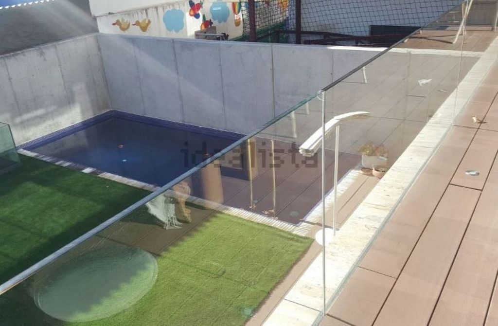 Foto 1 de Alquiler de ático en Canillas de 3 habitaciones con terraza y piscina