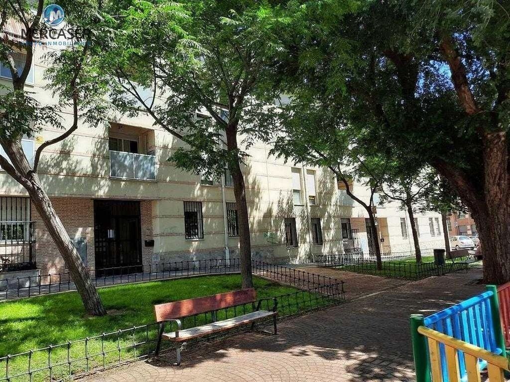 Dúplex en venta en Centro - Azuqueca de Henares de 2 habitaciones con piscina y jardín