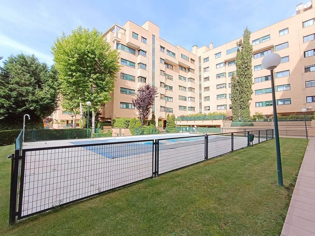Piso de alquiler en Alameda de Osuna, Madrid · 104838938 yaencontre