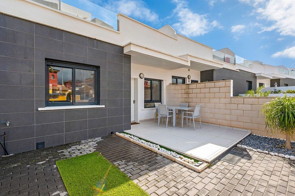Venta de casa adosada en Cabo Roig - La Zenia, Orihuela · 111188978 ...