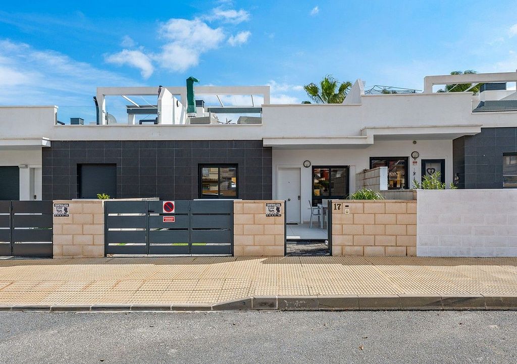 Venta de casa adosada en Cabo Roig - La Zenia, Orihuela · 111188978 ...