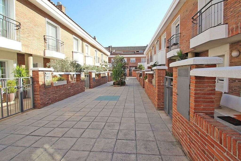 Casa adosada de alquiler en El Centre, Esplugues de Llobregat