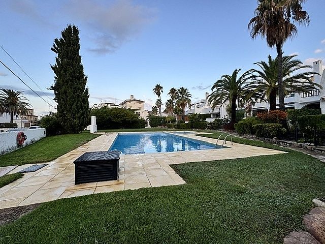 Casa adosada en venta en platja de mont-roig en mo