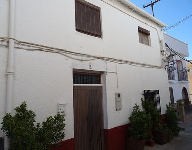 Foto 1 de Casa adosada en calle Granada en Turón