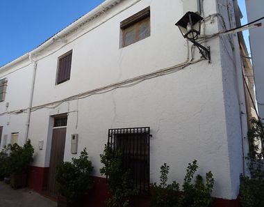 Foto 2 de Casa adossada a calle Granada a Turón