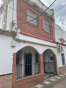 Foto 2 de Casa adosada en calle Ferrobús en Cantillana