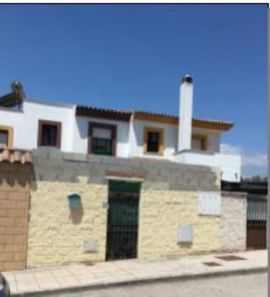 Foto 1 de Casa adossada a calle Historiadora Angelines Melle, La Granja-La Colina-Los Pastores, Algeciras