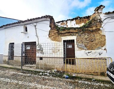 Foto 1 de Casa en calle Amparo en Cumbres Mayores