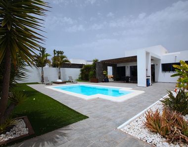 Foto 1 de Casa adosada en Playa Blanca, Yaiza