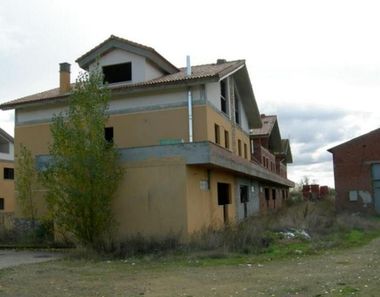 Foto 1 de Edificio en calle Real en Vega de Infanzones