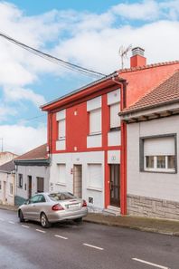 Foto 1 de Casa en calle Nogal en Llaranes, Avilés