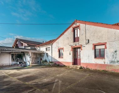 Foto 2 de Casa adosada en calle Aldea Genra en Verdicio - Bañugues - Cabo Peña, Gozón