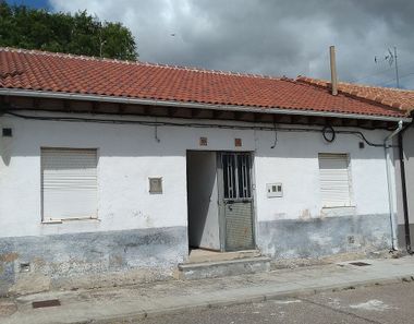 Foto 2 de Casa adossada a calle La Iglesia a Castrejón de la Peña
