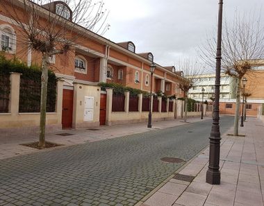 Foto 1 de Casa adosada en calle Hijos de Santiago Rodríguez Burgos en Zona Sur, Burgos