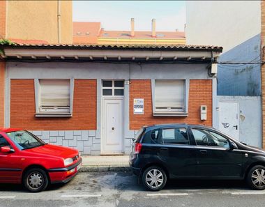 Foto 1 de Casa adosada en calle San Gabriel en El Llano, Gijón