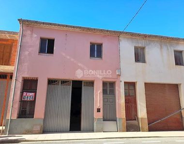 Foto 2 de Edifici a Torrebaja