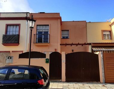 Foto 1 de Casa adosada en calle Presidente Adolfo Suarez en Palomares del Río
