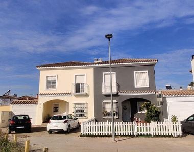 Foto 1 de Casa en calle Almez en Almensilla