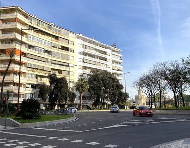Foto 1 de Local a avenida De la República Argentina, Los Remedios, Sevilla