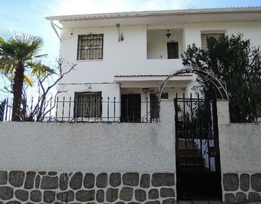 Foto 2 de Casa adosada en calle Pio Baroja en Hoyo de Pinares (El)