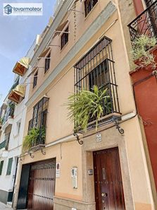 Foto 1 de Casa adosada en calle San Vicente, Encarnación - Regina, Sevilla