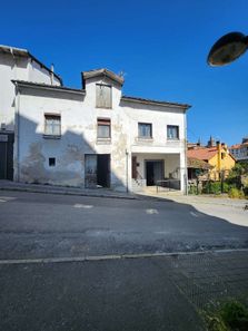 Foto 2 de Casa adossada a calle El Fuejo a Cangas del Narcea