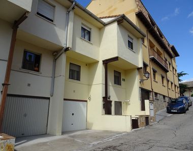 Foto 1 de Casa adossada a calle Rivero a Navalafuente