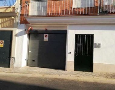 Foto 2 de Garaje en calle Rodrigo de Triana en Pilas