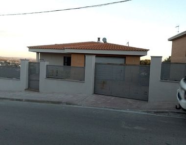 Foto 2 de Casa a calle Garbí a Sant Esteve Sesrovires