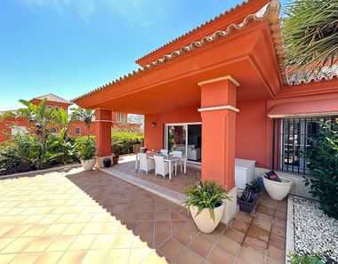 Foto 2 de Casa adossada a urbanización Santa Clara Golf, Los Monteros - Bahía de Marbella, Marbella