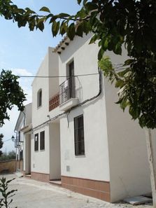 Foto 1 de Casa adosada en calle Real en Iznájar