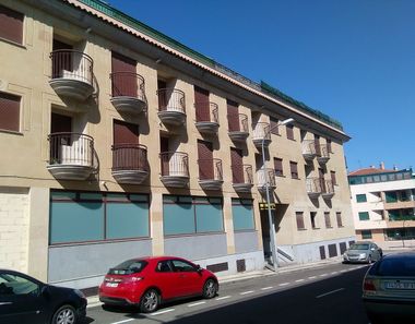 Foto 1 de Edifici a Villares de la Reina