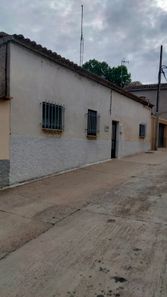 Foto 2 de Casa adosada en calle Gijón en Olivares, Zamora