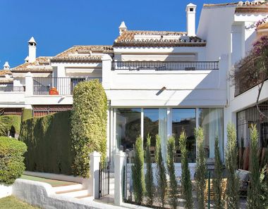 Foto 1 de Casa adossada a Lomas de Marbella Club - Puente Romano, Marbella
