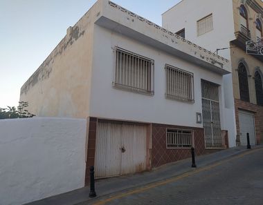 Foto 2 de Local a avenida De Pablo Picasso a Alhama de Almería