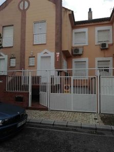 Foto 1 de Casa adosada en calle Fedra en Cavaleri, Mairena del Aljarafe