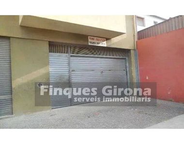 Foto contactar de Venta de garaje en calle Badalona de 15 m²