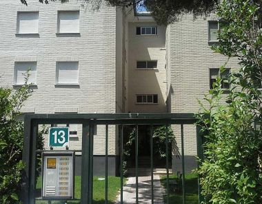 Foto contactar de Venta de piso en calle Amapolas de 3 habitaciones con terraza y jardín