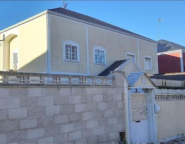 Foto 1 de Casa en calle Esquivias en Ugena