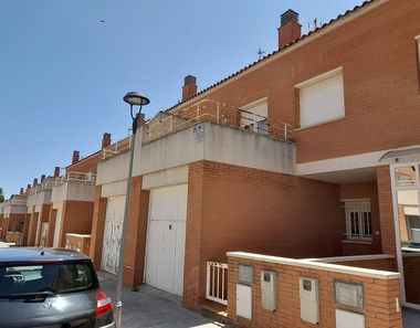 Foto 2 de Casa adossada a calle Miralpeix a Pira