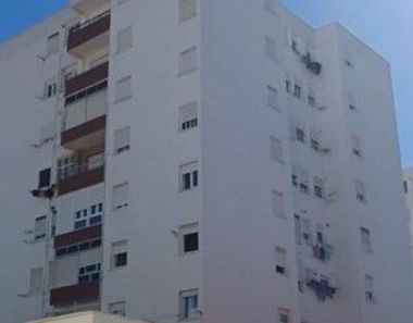 Foto 1 de Piso en calle Batalla del Salado en Tarifa