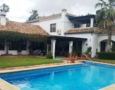 Foto contactar de Chalet en venta en Sotogrande Costa de 5 habitaciones con terraza y piscina